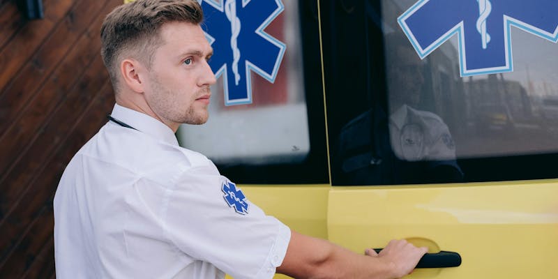 Vantagens de contratar ambulância particular para um evento de fim de ano