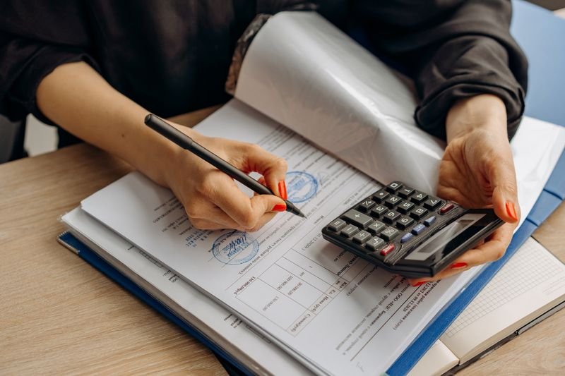 Como pesquisar empresas antes de contratar serviços financeiros